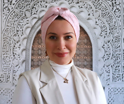 Wavy turban with light pink ring